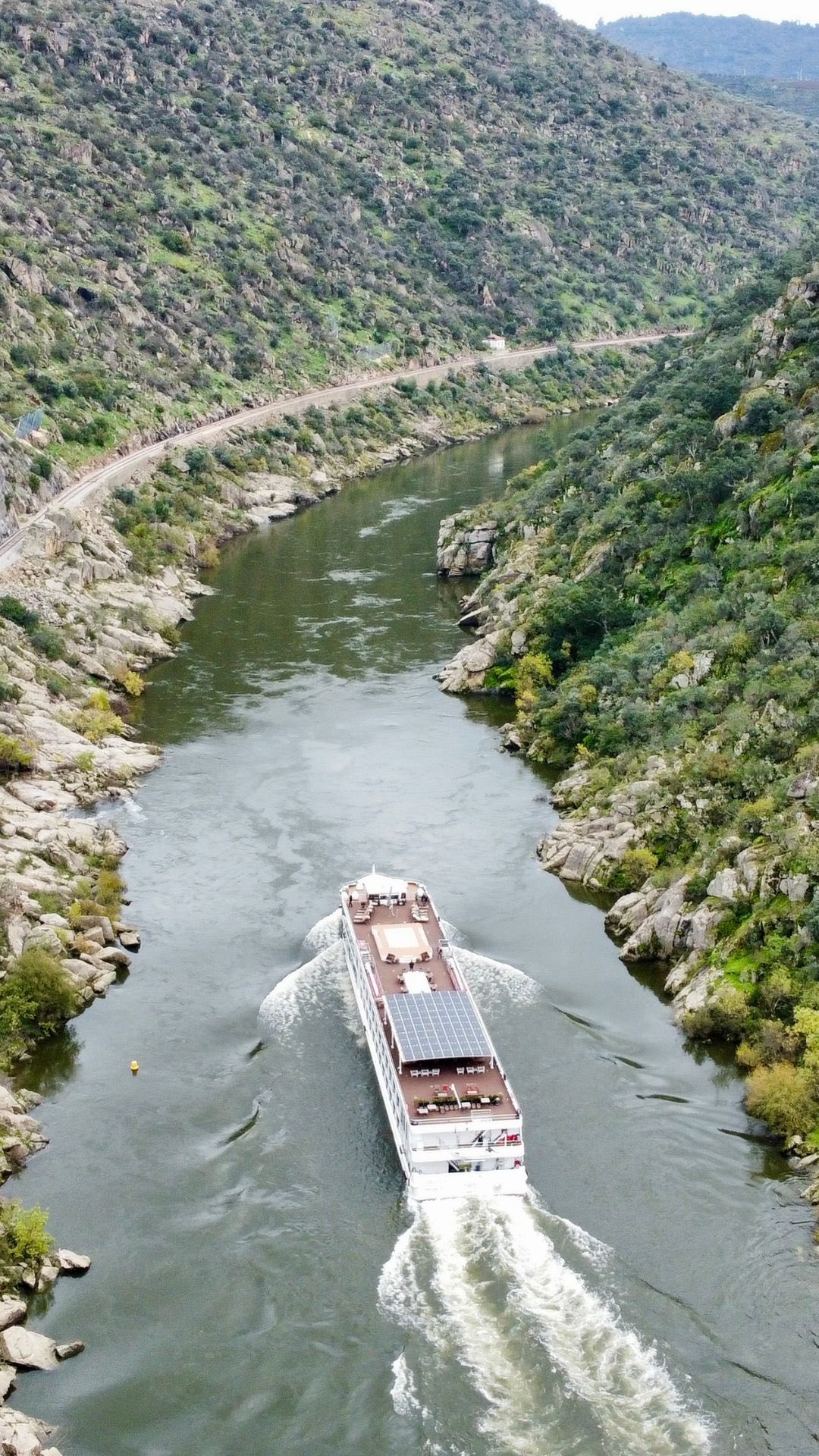 Einmal den Douro entlang und zurück – in nur wenigen Sekunden! 🚢 Aber&hellip;